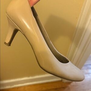 Life Stride Classic Beige Heels